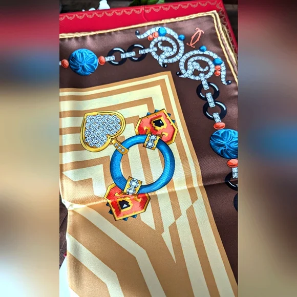 Must de Cartier Le Foulard Scarf - Picture 10 of 16